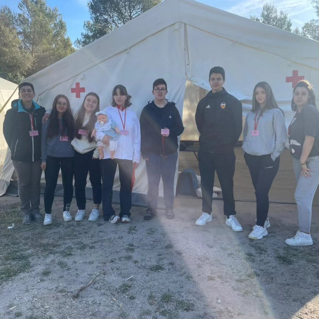 JosepDeRibera's tweet photo. Alumnat del Josep de Ribera participa, amb companyes i companys de l'institut de Jalance, en una simulació de campament de refugiats en la serra d'Ador, organitzat per @cruzrojaesp
#migracionsforçades
#Refugiat #ods2030 https://t.co/56eKiPwaBy