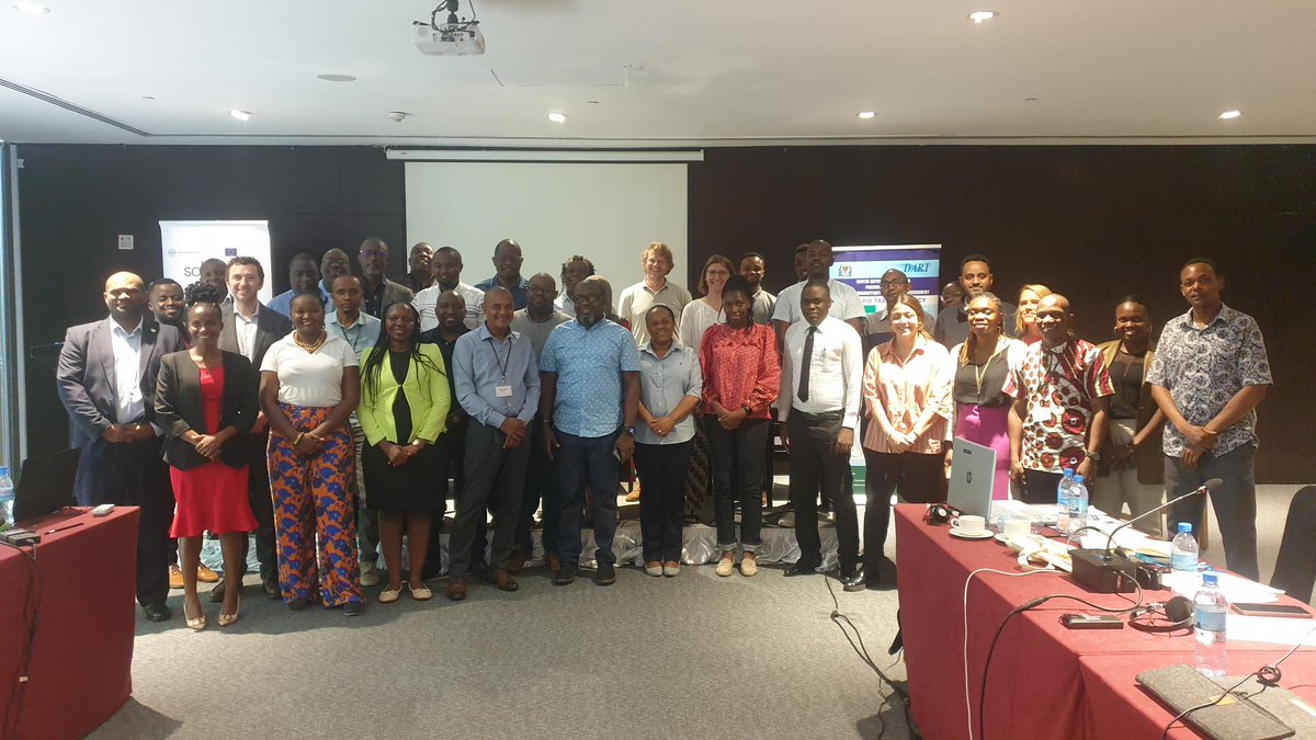 UITPnews's tweet photo. 🧑🏽🏫Last week #UITPAcademy hosted #PublicTransport officials & operators in Dar es Salaam 🇹🇿 for a 3-day training on #ElectricBuses🚍⚡
The training is part of the #SOLUTIONSplus project to create change with innovative & integrated e-mobility solutions
#SOLUTIONSplus #DART @UNEP https://t.co/4A0JJLlaui