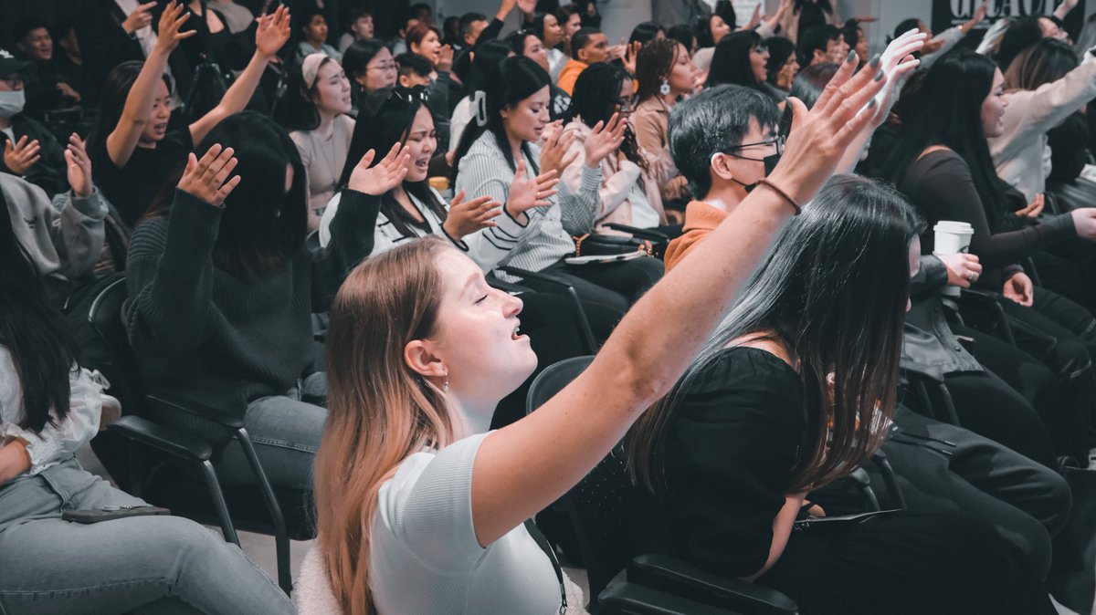 CraveChurch's tweet photo. We took a field trip to ADVERSITY
UNIVERSITY and we got SCHOOLED (in the best way possible)! 

We learned the best ways to walk through hard moments:

1️⃣ FIND HEALTHY HABITS
2️⃣ FIND FRIENDS WITH FAITH
3️⃣ FIND STRENGTH IN THE LORD

LINK IN BIO FOR ALL INFO! https://t.co/9dsoLqKi1t