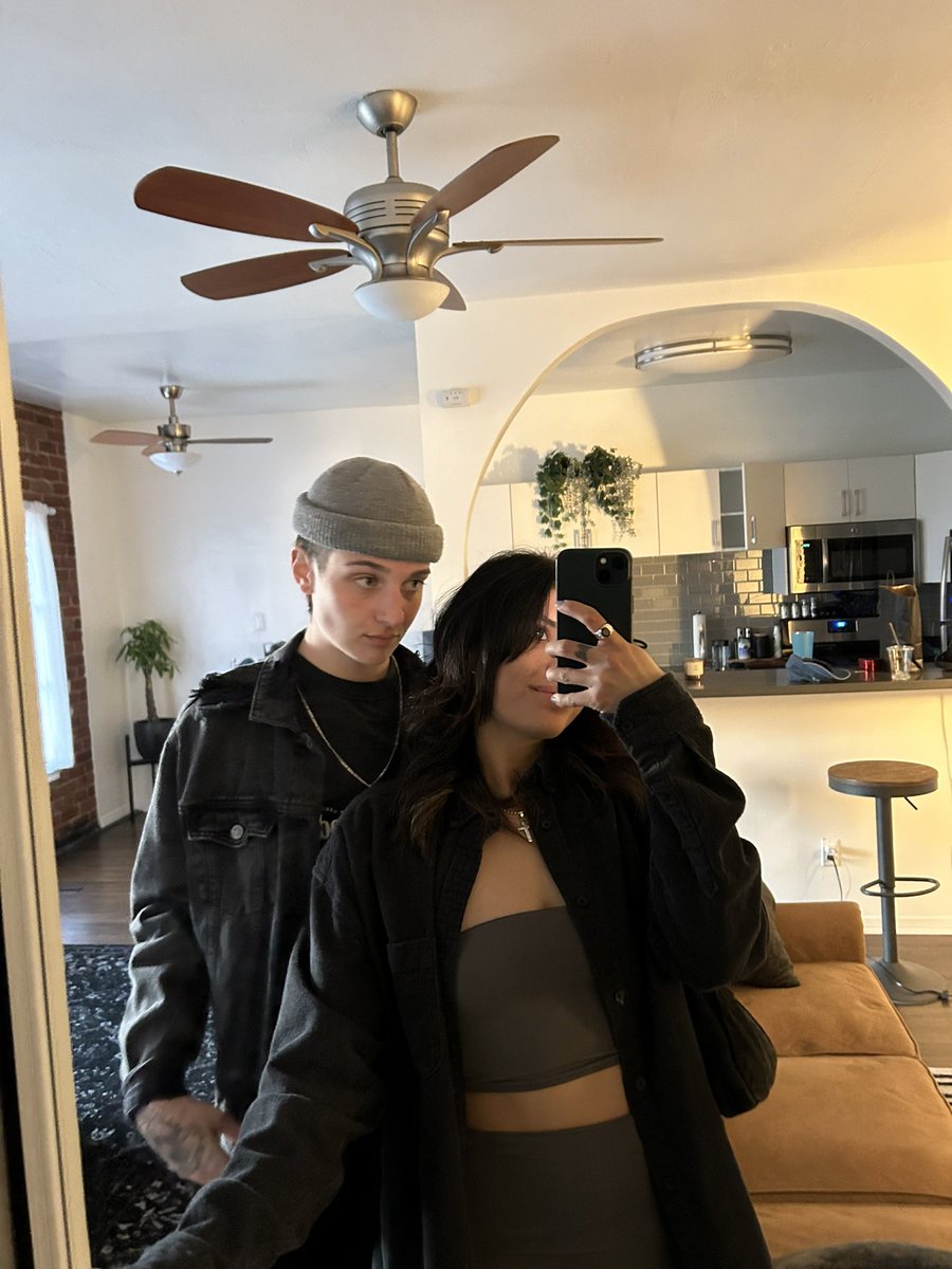 HopeNichols69's tweet photo. Moved to la seen some dogs bae visited allergies on sicko mode got plant https://t.co/eXhawOzn8s