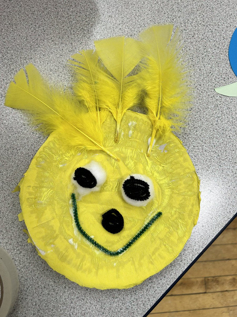 Wonderful Easter family session @OSouthParadeA earlier this week- especially pleased with the egg version of me made for me by one of the children! 🥚🐣#togetherforchildhood #grimsby #eastercrafts #NSPCC