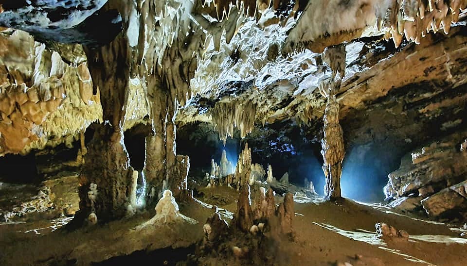RNP_Romsilva's tweet photo. ℹ️ Peștera #Comarnic se redeschide pentru turiști de la 1 aprilie.  

ℹ️ 🇬🇧The #Comarnic cave, one of the tourist sights in Romsilva - Semenic National Park - Cheile Carașului reopens for tourists. https://t.co/PkXxWkzLxe