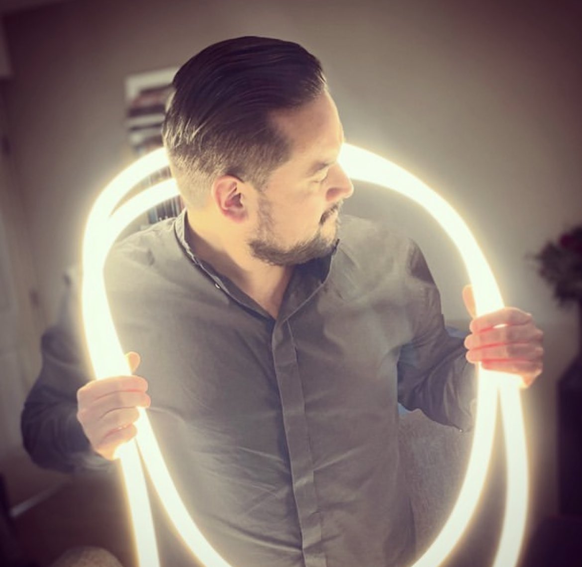 ArqEzb's tweet photo. Ser de luz jajaja https://t.co/9zZrBEnFAu