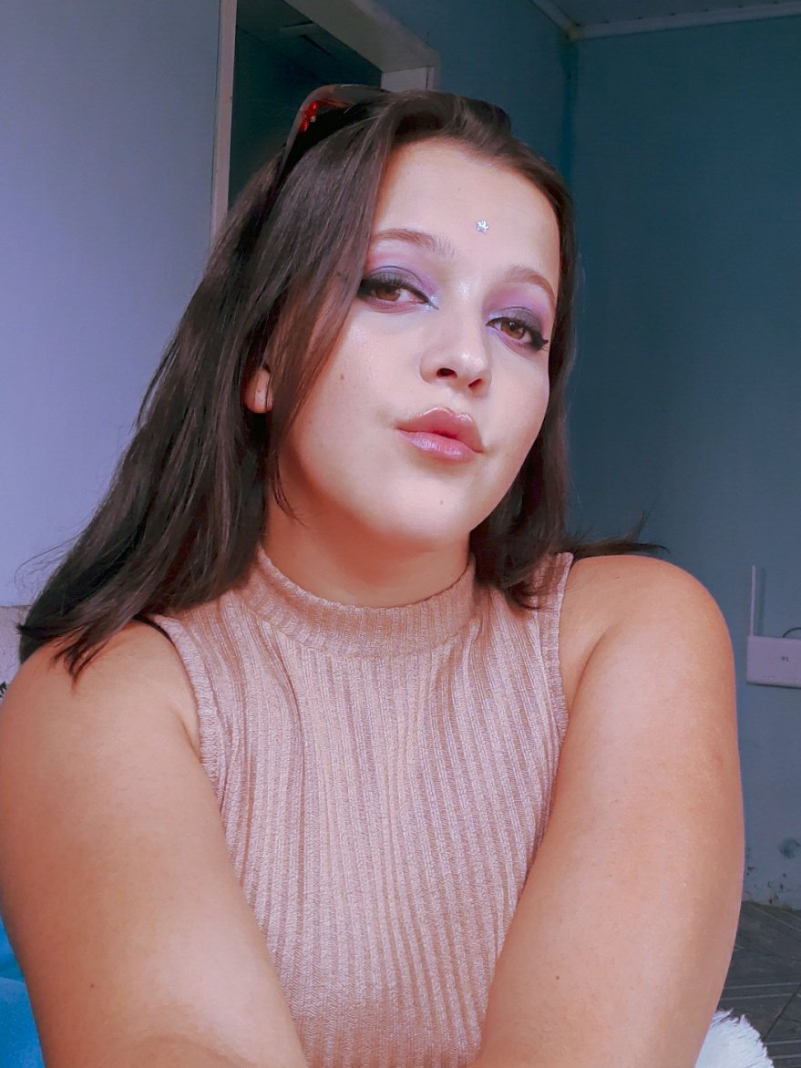 Sabrina_Ramoss's tweet photo. O q uma make e um filtrozin não fazem.. https://t.co/ugAH1oTEDh