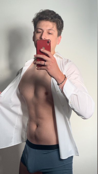Les gusta mi camisa? 😏 https://t.co/SgouNxZNAY https://t.co/RsxjGulvM0<a href="/tag/nuevafotodeperfil"class="tags"><span>#nuevafotodeperfil</span></a>