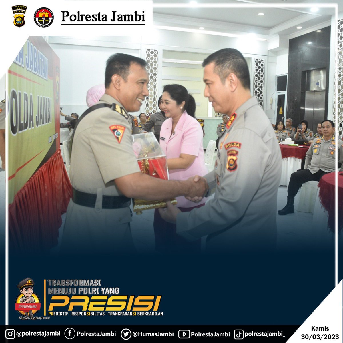 HumasJambi's tweet photo. Update Polresta Jambi
Kapolresta Jambi Menghadiri acara Serah Terima Jabatan Karoop Polda Jambi
Kamis 30 Maret 2023
#damaiindonesia
#polrestajambi
#jambiterkini
#jambiupdate
#jambiviral
#divisihumaspolri
@kapolrestajambi
@Poldajambi1 https://t.co/8rafF5QGWQ