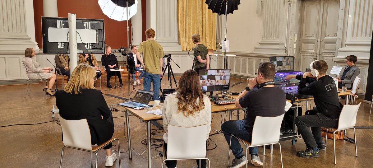 AboAkademi's tweet photo. Tack till alla som deltog i #alumnträffen2023! Experter och alumner från Åbo Akademi, @NoviaUAS, @ArcadaUAS, @Hanken_fi och @helsinkiuni diskuterade möten, likheter och olikheter mellan #generationer i #arbetslivet! https://t.co/kAUJMNQ19C