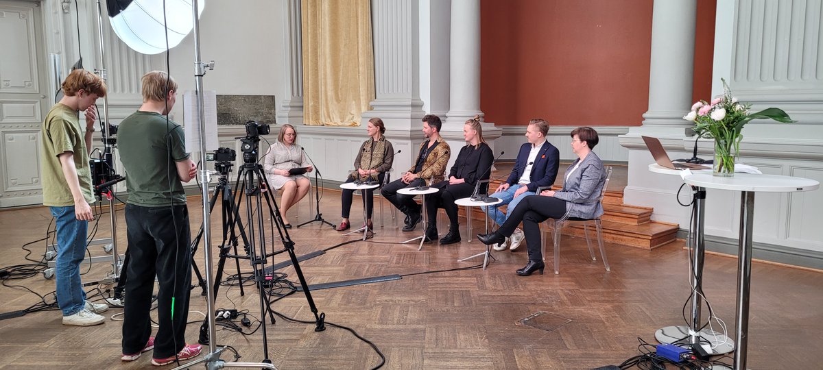AboAkademi's tweet photo. Tack till alla som deltog i #alumnträffen2023! Experter och alumner från Åbo Akademi, @NoviaUAS, @ArcadaUAS, @Hanken_fi och @helsinkiuni diskuterade möten, likheter och olikheter mellan #generationer i #arbetslivet! https://t.co/kAUJMNQ19C