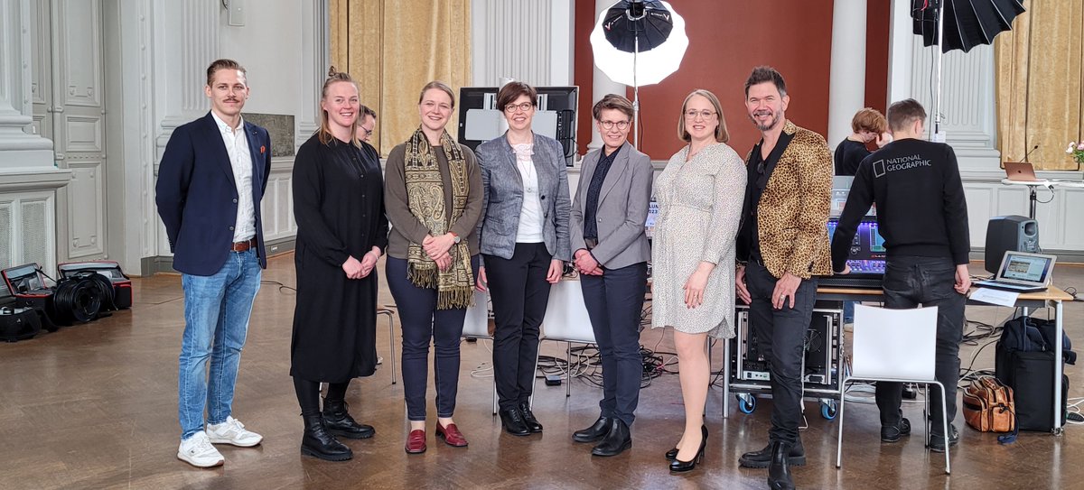 AboAkademi's tweet photo. Tack till alla som deltog i #alumnträffen2023! Experter och alumner från Åbo Akademi, @NoviaUAS, @ArcadaUAS, @Hanken_fi och @helsinkiuni diskuterade möten, likheter och olikheter mellan #generationer i #arbetslivet! https://t.co/kAUJMNQ19C