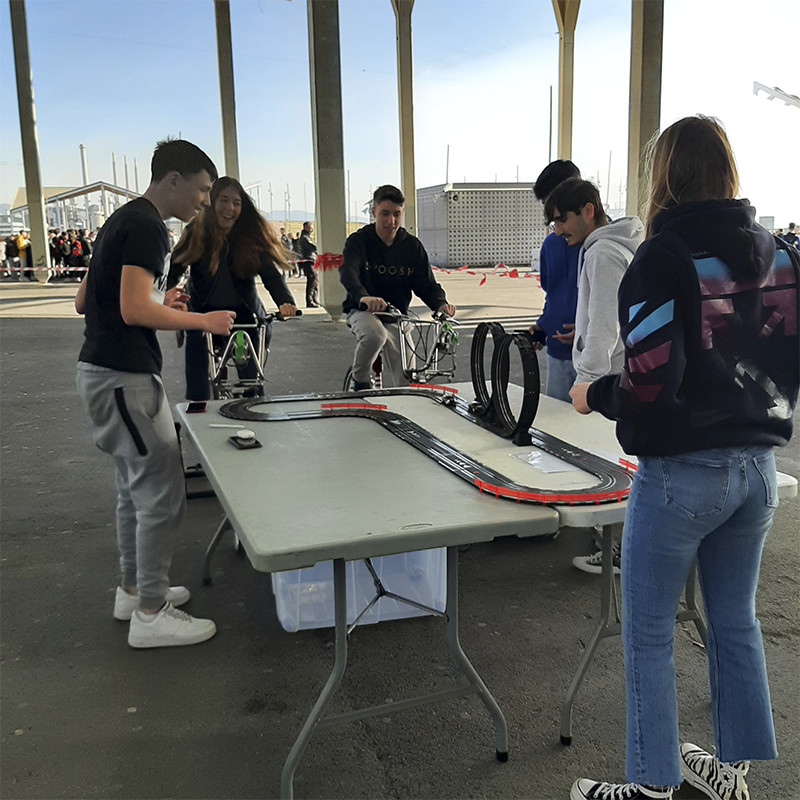 EEBE_UPC's tweet image. Més de 1⃣6⃣0⃣0⃣ estudiants de 4t d'ESO i batxillerat han experimentat directament amb la ciència i la tecnologia a una nova edició d'#STEAMFòrum
🔟tallers i una masterclass per descobrir la vinculació entre la 🎶música, la física i les matemàtiques
eebe.upc.edu/ca/noticies/me…