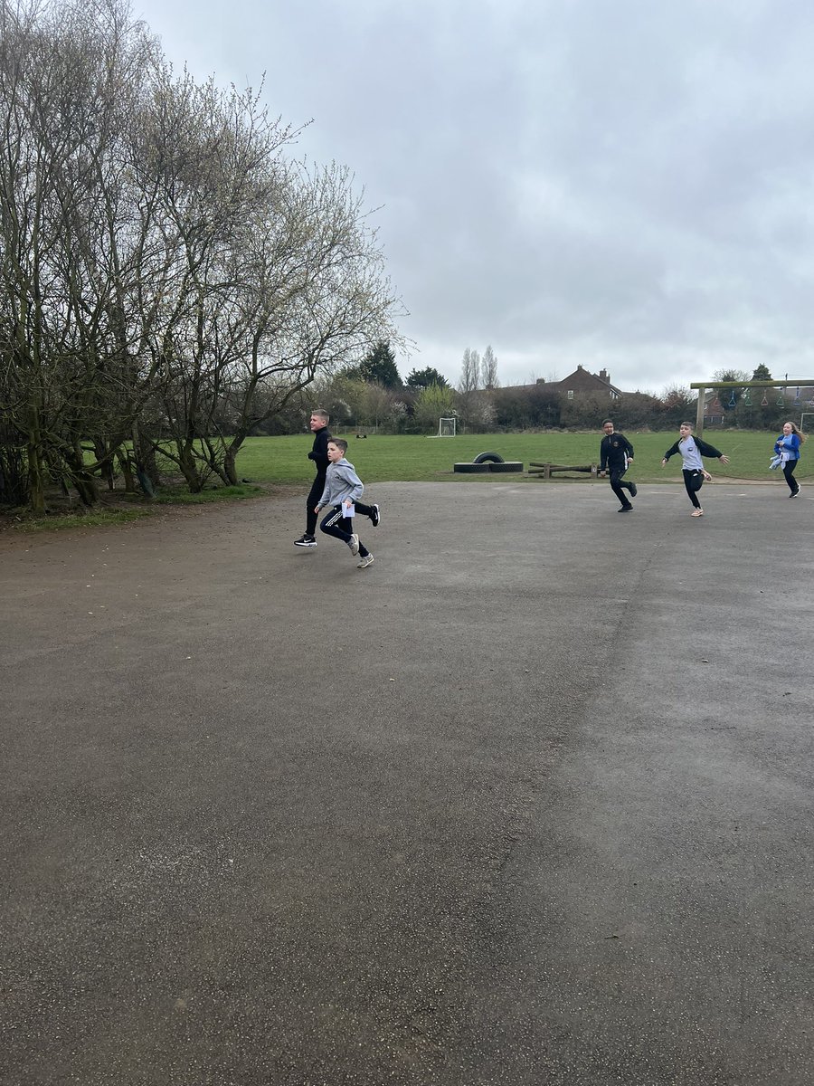 MissGreenBSJS's tweet image. Easter Egg hunt under way!🥚 @BramleyJunior