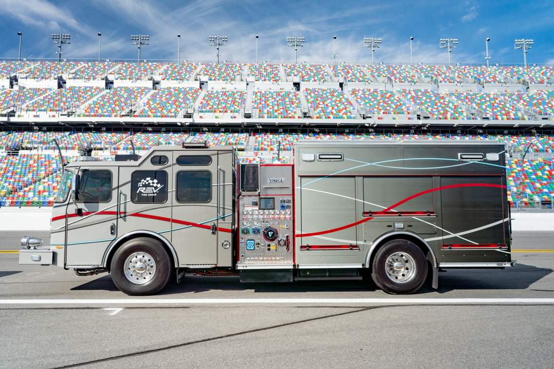 teambestioles's tweet photo. #JeudiBestioles
Un nouveau concurrent 🇺🇲 (après #Pierce) au RT @RosenbauerGroup 🇦🇹 avec le #VectorElectric produit par #REVFireGroup
Ces batteries lithium-ion offrent une puissance max de 360 kW
Couple 🚒💨 de 4000 Nm
Recharge rapide en 🕑
Nous reviendrons bientôt sur le RT 😉 https://t.co/icSMcF05sy