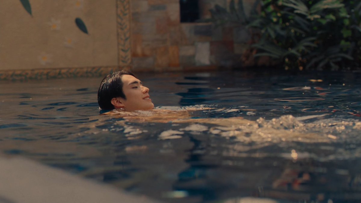 arashickarened's tweet photo. This scene is so irrelevant to the MV, but so relevant to us fans. Adorable!
#ทำดีตอนนี้ไม่ทันแล้ว #TEeThanapon https://t.co/kJBeAyXmUL