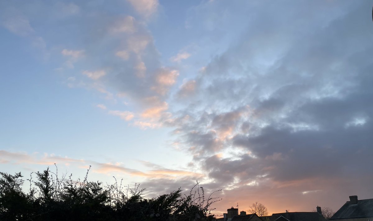 NittyNorth's tweet photo. Good Morning from Cambridgeshire! @WoofsWithWilson this one is for you #cloudoftheday https://t.co/2gX9gENfAJ