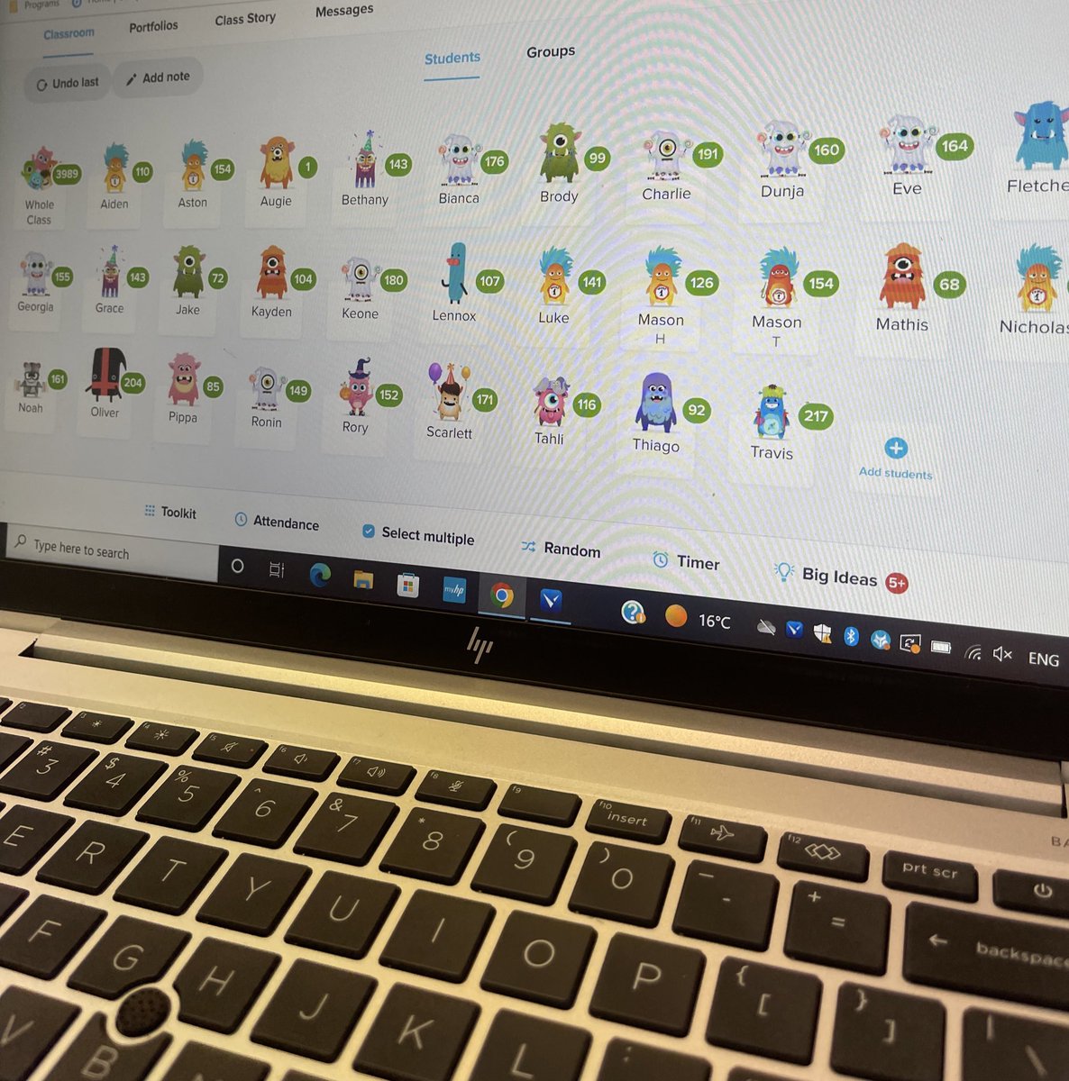catserratore's tweet photo. Today I had the opportunity to try out a couple of behaviour strategies. 
Dojo points: Students try to get as many points as possible to get rewards. 
Bouncy balls: Is extremely helpful to manage noise and for students to self regulate their behaviour. #acuedu_p https://t.co/EtO2NFbMFe