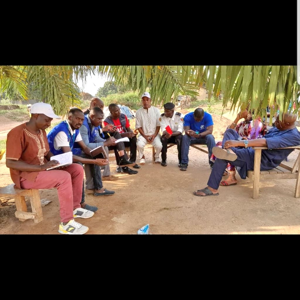 Marlydhalyna's tweet photo. Les maires des villes de Gueckedou, Koundoun et Nongoa ont reçu la délégation de l'OIM, l'OMS, l'ITC, le PNUD et la DNC venue pour une mission d'évaluation d'impact des activités réalisées dans le cadre du MPTF. Des retours positifs annoncés par les maires et les bénéficiaires. https://t.co/oQQAezy9n6