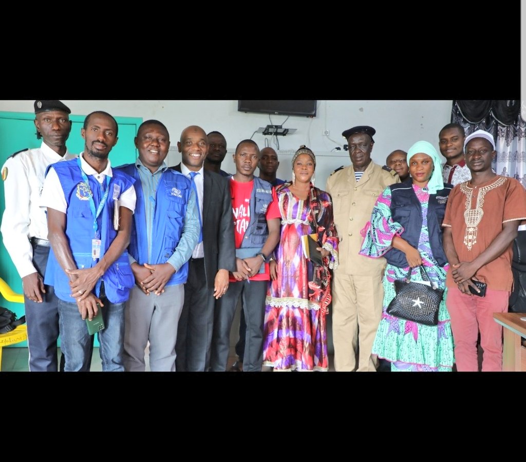 Marlydhalyna's tweet photo. Les maires des villes de Gueckedou, Koundoun et Nongoa ont reçu la délégation de l'OIM, l'OMS, l'ITC, le PNUD et la DNC venue pour une mission d'évaluation d'impact des activités réalisées dans le cadre du MPTF. Des retours positifs annoncés par les maires et les bénéficiaires. https://t.co/oQQAezy9n6