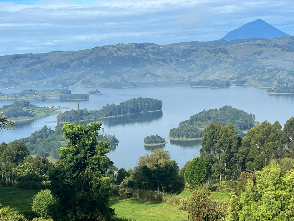 Lake Bunyonyi loosely translated 'Place of many little birds' is found in south-western Uganda between Kisoro and Kabale. It is considered the second-deepest lake in Africa and is home to over 200 bird species. #ExploreUganda