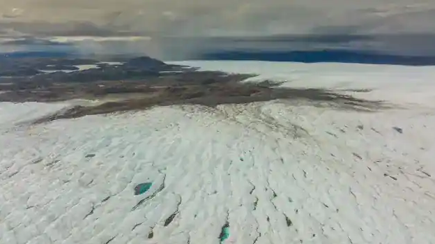 Toutgratuitici's tweet image. We’re halfway to a tipping point that would trigger 6 feet of sea level rise from melting of the Greenland Ice Sheet... Read more=&amp;gt;&amp;gt;shrinke.me/bbGLCPcp
#GreenlandMFA #VisitGreenland #polarprediction #PolarResearch #ArcticCouncil #ClimateSignals #polarbears #Greenpeace #COP26