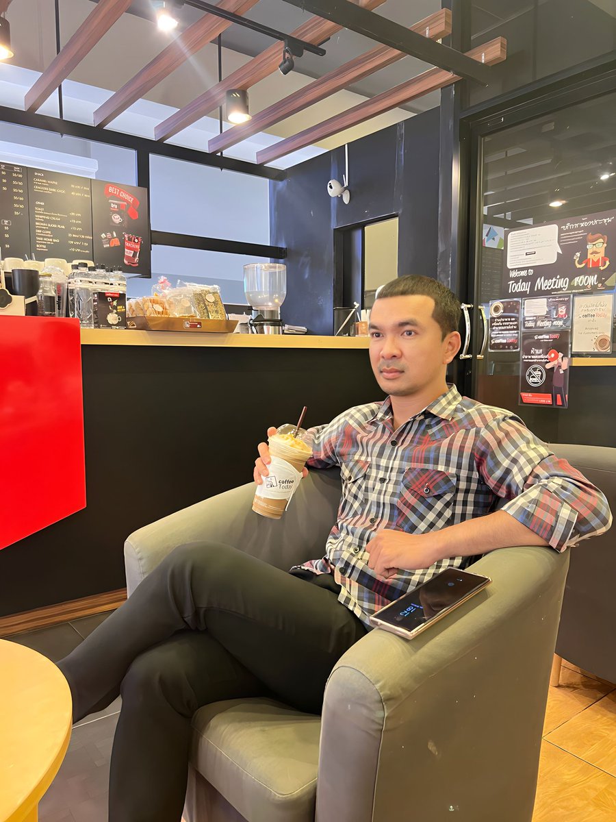 surasit_ton's tweet photo. "เงินเดือนออกกินกาแฟสด...😏🥤
เงินเดือนหมดซดกาแฟซอง" ☕
#coffeetoday #โลตัสบางกะปิ 
#ડꪊ𝕣ꪖડⅈ𝕥_𝕥ꪮꪀ 30.3.2023 📸 https://t.co/5lX2fludn4