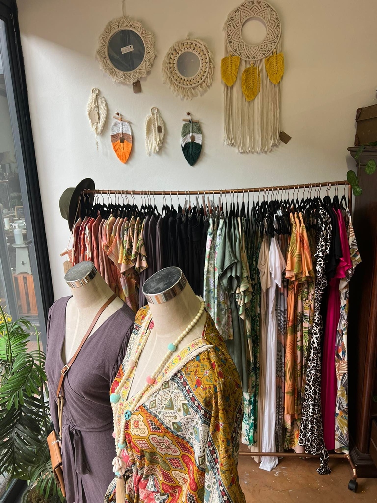 RetrospectiveCo's tweet photo. Grab a few of your fav's on sale before it ends on April 5th. Shop in store at 9 Carlton Mall in Swellendam🏙️ or explore our website for other easy to wear styles that we ship nationally! https://t.co/cquP3D9ZGZ  -Don’t miss out on this one-time-only summer style offer! 😎❤️ https://t.co/DEN6Ie5Pfb