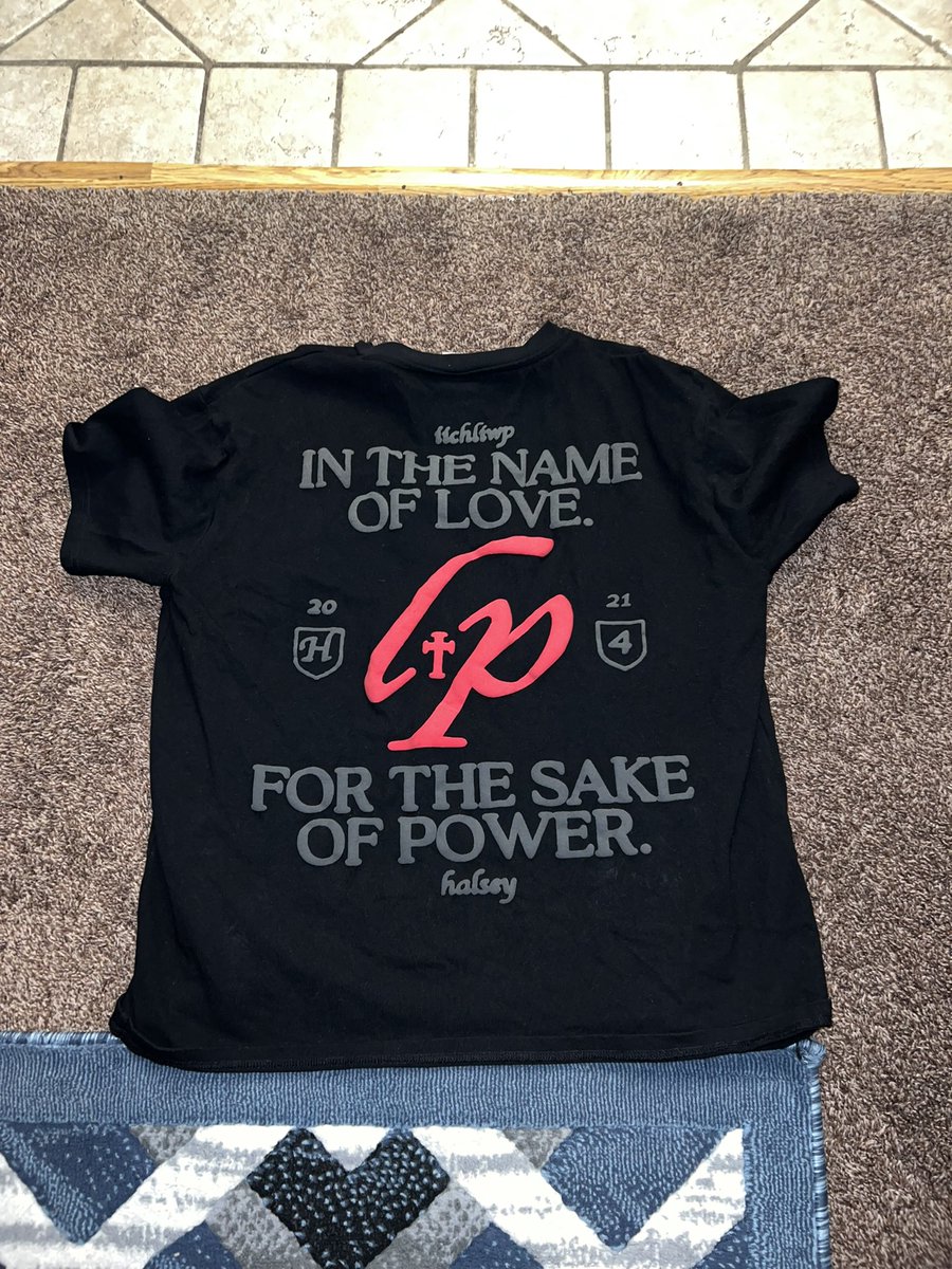 Selling this iichliwp shirt. Dm for prices and shipping.