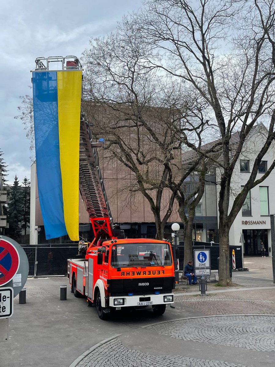 Tendar's tweet photo. The German city Aalen in support of the charity “Heidenheim für Ukraine“ has donated a fire truck to Zaporizhzhia city. It will be used for first responders there and later for Melitopol after liberation by AFU. 

Source: Ivan Fedorov
#Germany #Ukraine #Aalen https://t.co/41J6XMHvuE