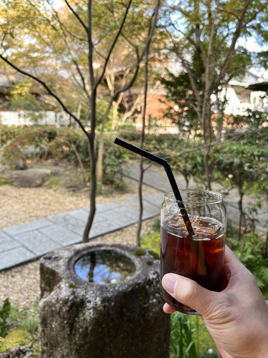 平野神社でカロリー補給して北野天満宮を冷やかした後、中京区に戻って梨木神社で一服。 