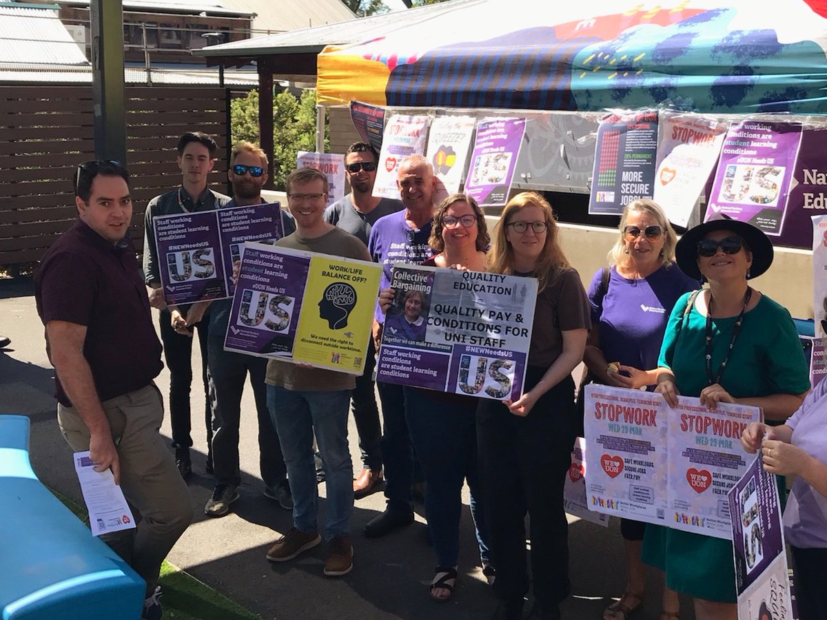 NTEUNSW's tweet photo. Students were out in solidarity with Newcastle members' stop work action yesterday. They know how essential better staff conditions are in improving students' learning experience. 

Management, what are you waiting for? It's time for secure jobs, fair pay + safer workloads @ UON! https://t.co/kNLhqmcwOm