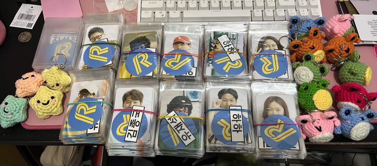 ellamalibiran's tweet photo. Hi PH runners!

My sister and I will be giving away freebies on saturday! Will announce our whereabouts on d-day and our outfits hehe.

Here’s a sneakpeek of what we’re giving away! (sorry ang messy ng desk hahaha)

See you all there!! 

#RUNNINGMANinMANILA https://t.co/2ZwtATDBd8