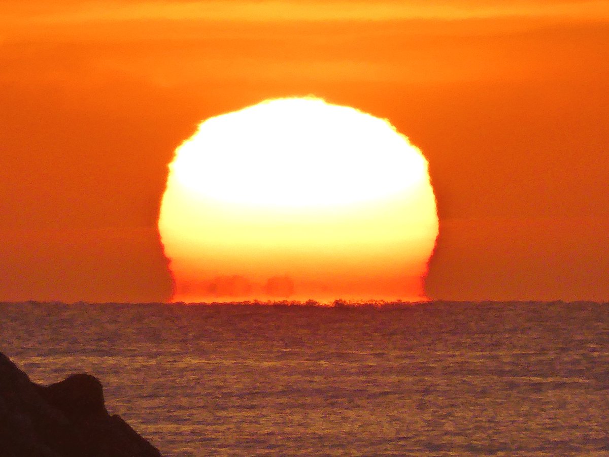 xusvalencia's tweet photo. Buenos días ☀️ #amanecer #30M
Bonito despierta el mediterráneo 🧡
#SolOmega #tiempoCV #cielosESA
📍Alboraya (Valencia) #StormHour
@apuntoratge 😍 @tiempobrasero https://t.co/227mnrBtIM