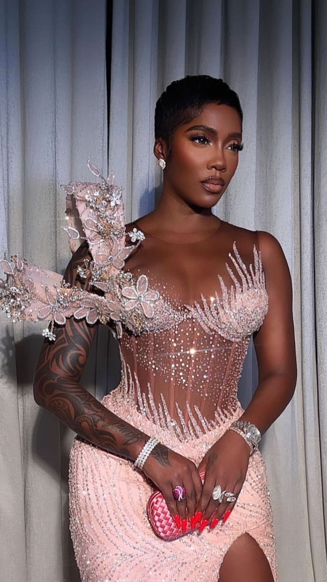 Championwtmg's tweet photo. Imagine the level of self control and all round beauty Tiwa savage have to not join bbl and face surgery trend . https://t.co/Z7eqEhDtYh
