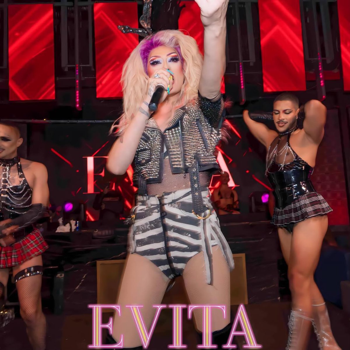 RheaLitre's tweet photo. Nothing like @evitaparty in the world. kick your weekend of RIGHT!
Peep sum footage here performing my featured track “Run It” on @trinitythetuck’s latest album EGO by @PEGmgmt w backup by @TheKissBoyz 😍🥰😘 #EvitaParty #DragsBaddestBitch. 📸: #StevenOnTheScene https://t.co/bYR4uWRUuw