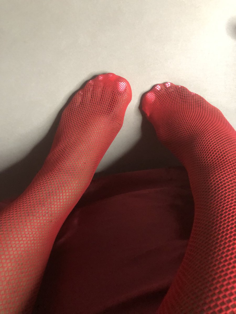 ebonygodess2023's tweet photo. Lick them before you get in it #feet #fisnet #nylon #stockings #lingerie #fetish #cuckold #paypig #onlyfans #camgirl #toes #feetpic #bbw #ebony #findom #domme #cashcow #goddess https://t.co/yE79HCt3ST