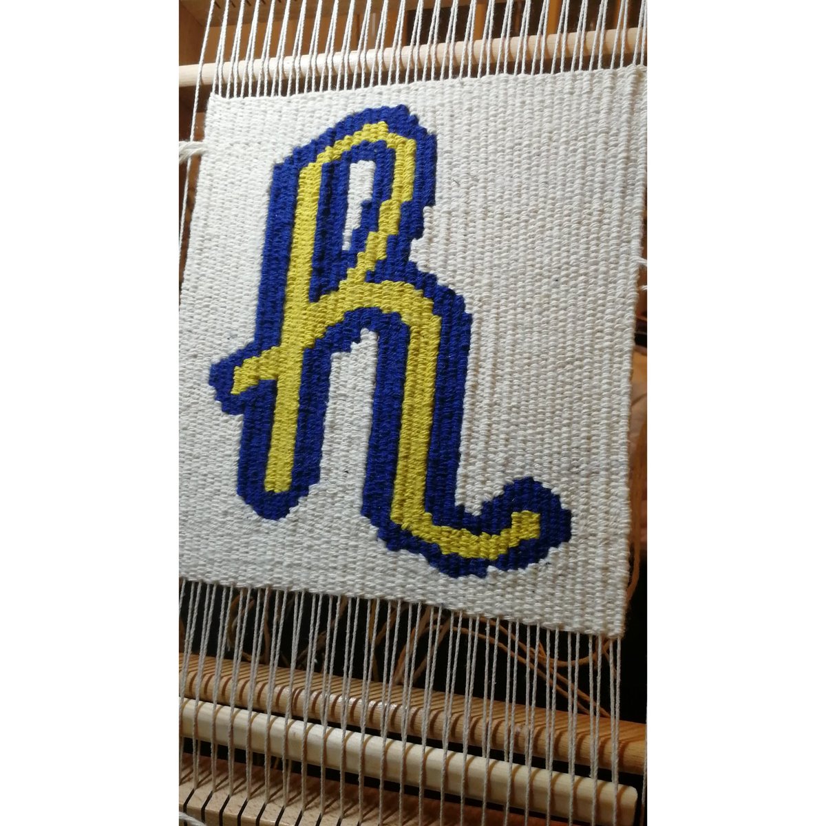 This week has gone by in a flash, it is half term for @cheshamweavers, so I haven't even managed to get in a bit of weaving on a Wednesday... so I thought I would share a piece I created as a sample, ready to come off the loom. 

Using paintbox recycled cotton yarn, a great yarn