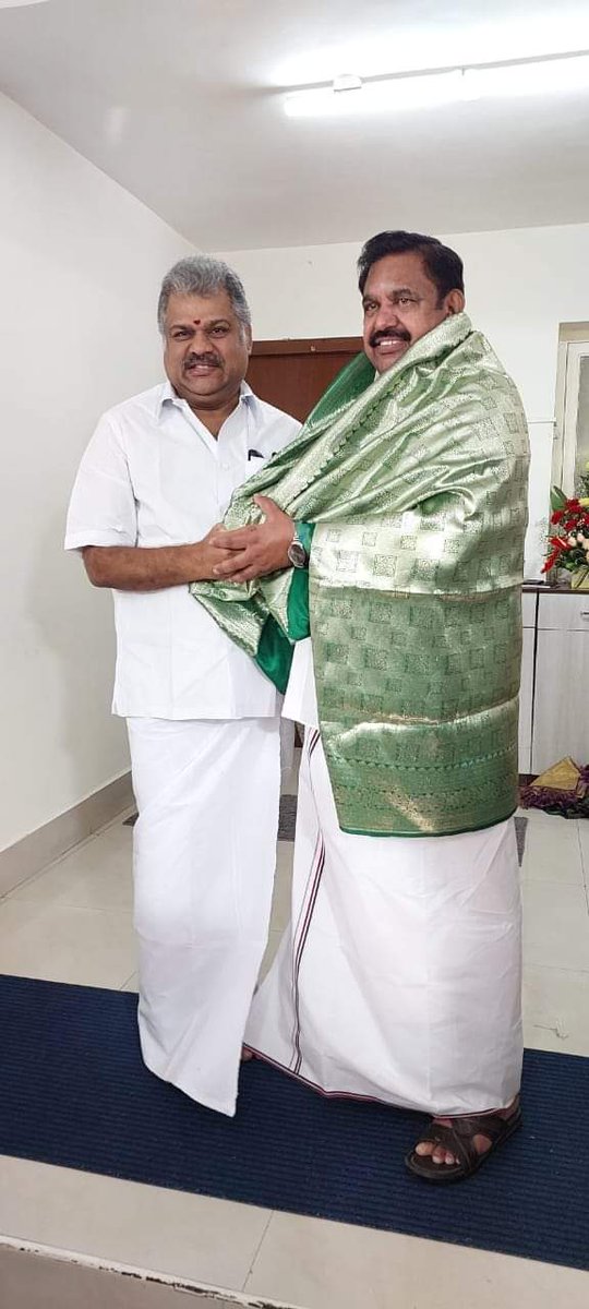 VijayaKumarRith's tweet photo. #அஇஅதிமுக பொதுச் செயலாளராக பொறுப்பேற்றுள்ள முன்னாள் முதல்வர்,சட்டப்பேரவை எதிர்க்கட்சித் தல���வர் மரியாதைக்குரிய மாண்புமிகு #எடப்பாடியார் அவர்களை சந்தித்து வாழ்த்து தெரிவித்தார் G.K.Vasan அவர்கள் https://t.co/UN3DCuDv05