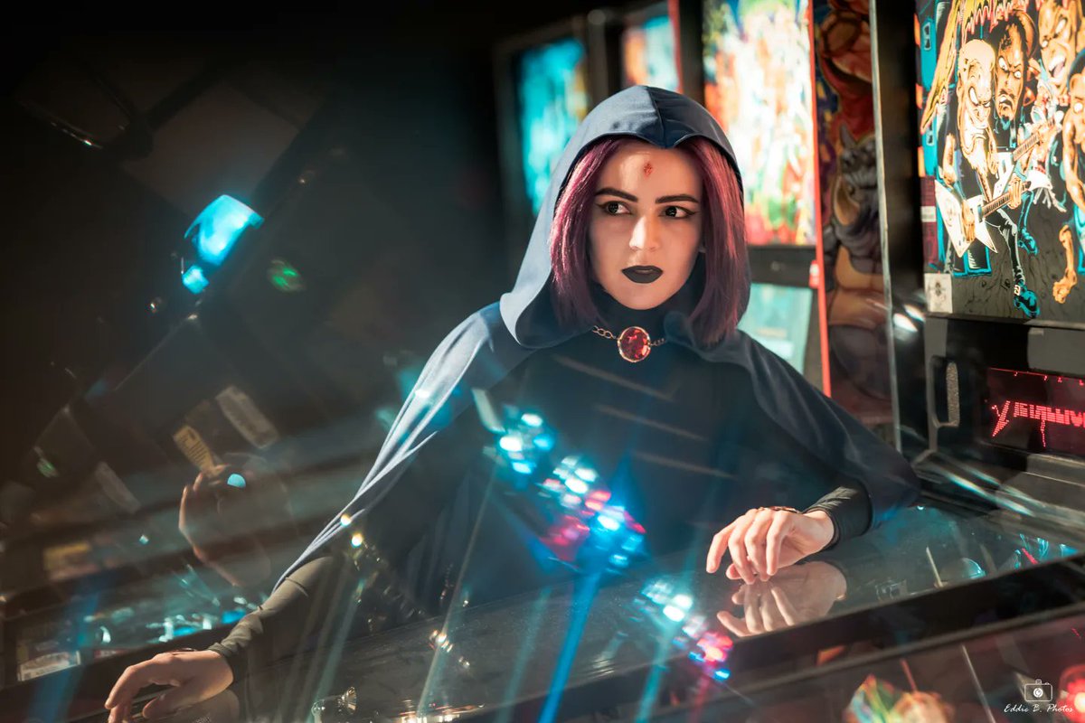 Shutterchi_'s tweet image. So, is Raven be a pinball wizard?! 
🤔 @kamigarcia @_gabrielpicolo

#C2E2 #Raven #TeenTitans #Cosplay 
#CosMeetupChicago
