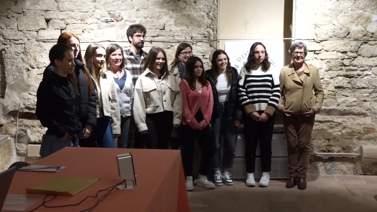 banyolestv's tweet photo. "Sensembuts" de Mel Güell rep el V Premi d'Humanitats Joaquim Palmada i Teixidor del CEB https://t.co/GdVM8rpHJA https://t.co/W2zZuO9cQF