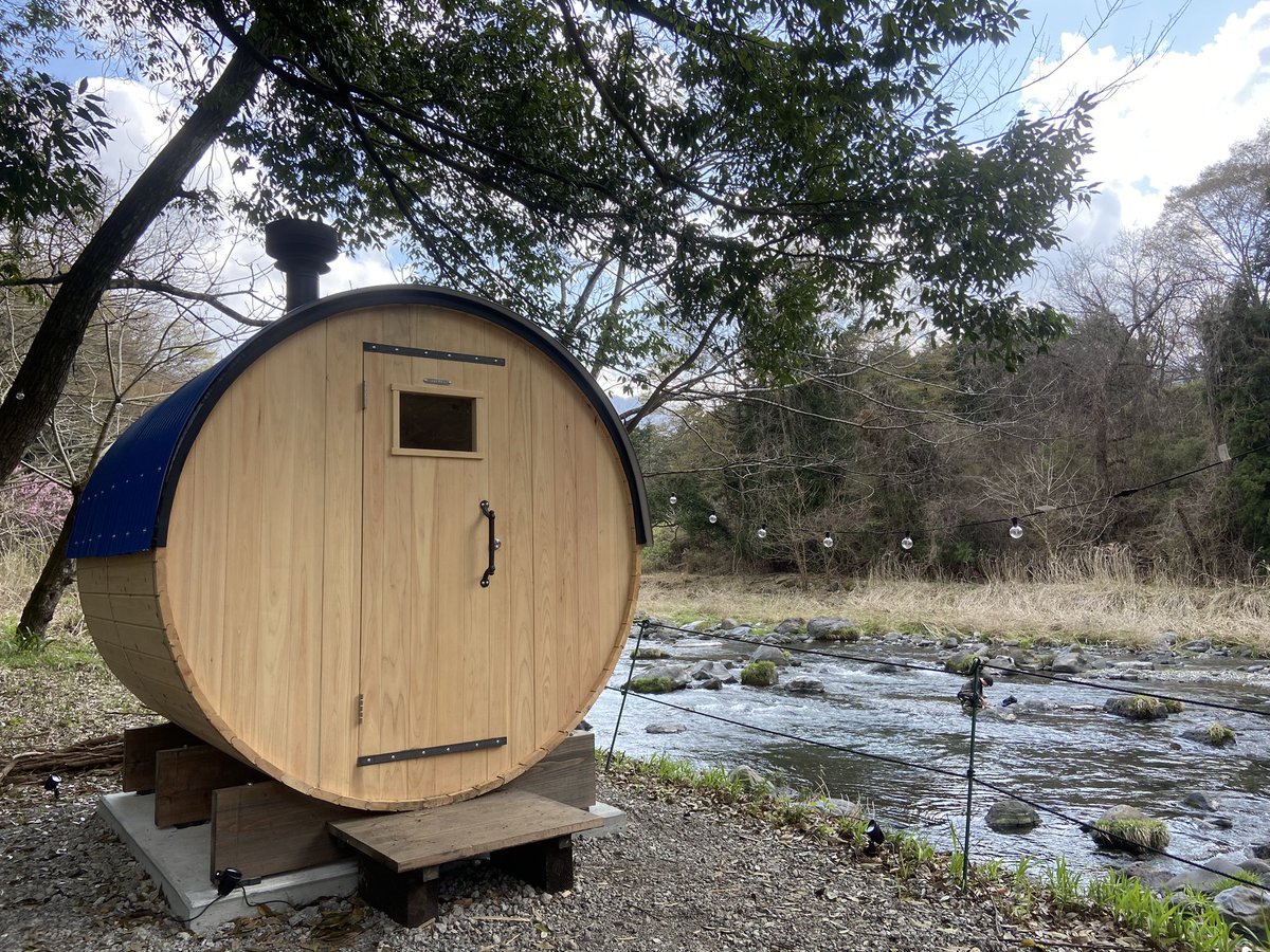 Shiro_css's tweet image. 初めてのテントサウナにバレルサウナ！水風呂代わりにキンキンに冷えた川にジャンプイン！キャンプもゆったり過ごせて最高でした！#山梨県都留市 #3set #サウナ