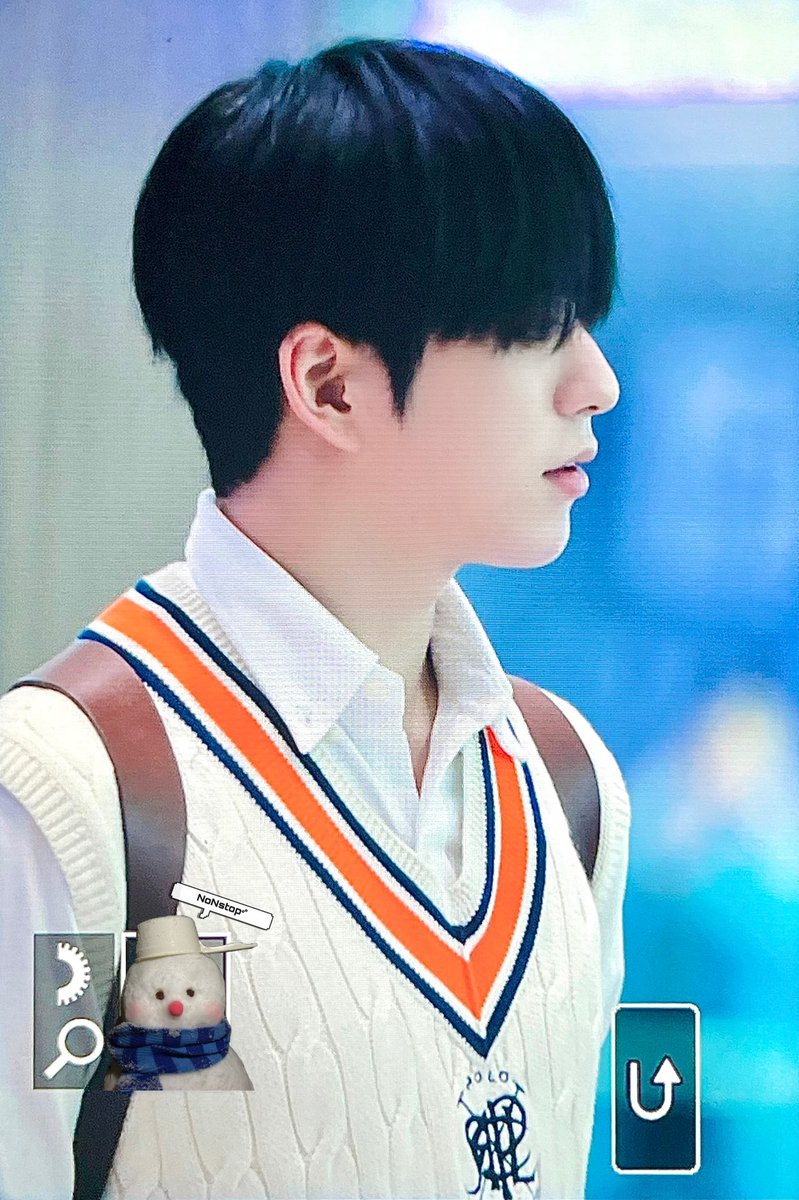 nonstop0723's tweet photo. 230330 오늘따라 너무 청춘로맨스 대학교성배 같아.. 좋다는듯🥹🥹
#트레저     #TREASURE    #윤재혁 #YOONJAEHYUK #ジェヒョク https://t.co/zi0yAWQhjC