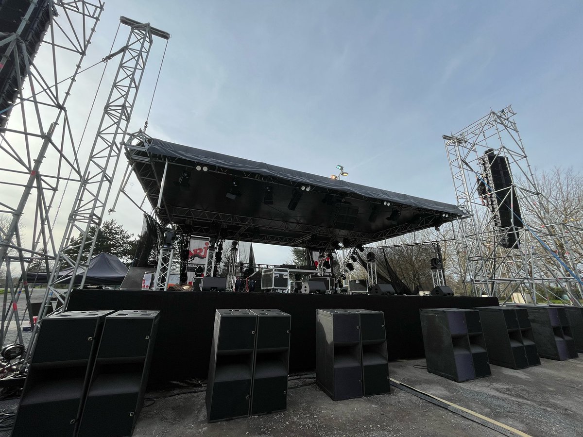 Jour de <a href="/CarnavalCaen/">Carnaval Étudiant de Caen</a> 🥳

Montage de la scène pour les concerts !
🕦 16h-23h au Parc expo, goooo

<a href="/NRJhitmusiconly/">NRJ</a> <a href="/NRJCAEN/">NRJ CAEN</a>