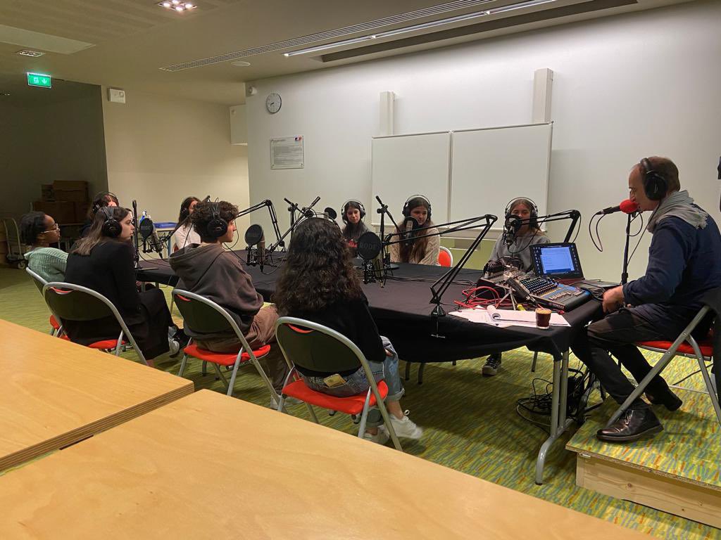 ErasmusVila's tweet image. All students have the opportunity to explain the learnings from this @EUErasmusPlus. A good tool to listen to each other and feel the importance of their own voices 
#ErasmusATope #radioprogramme #bounding
@INS_Vilamajor