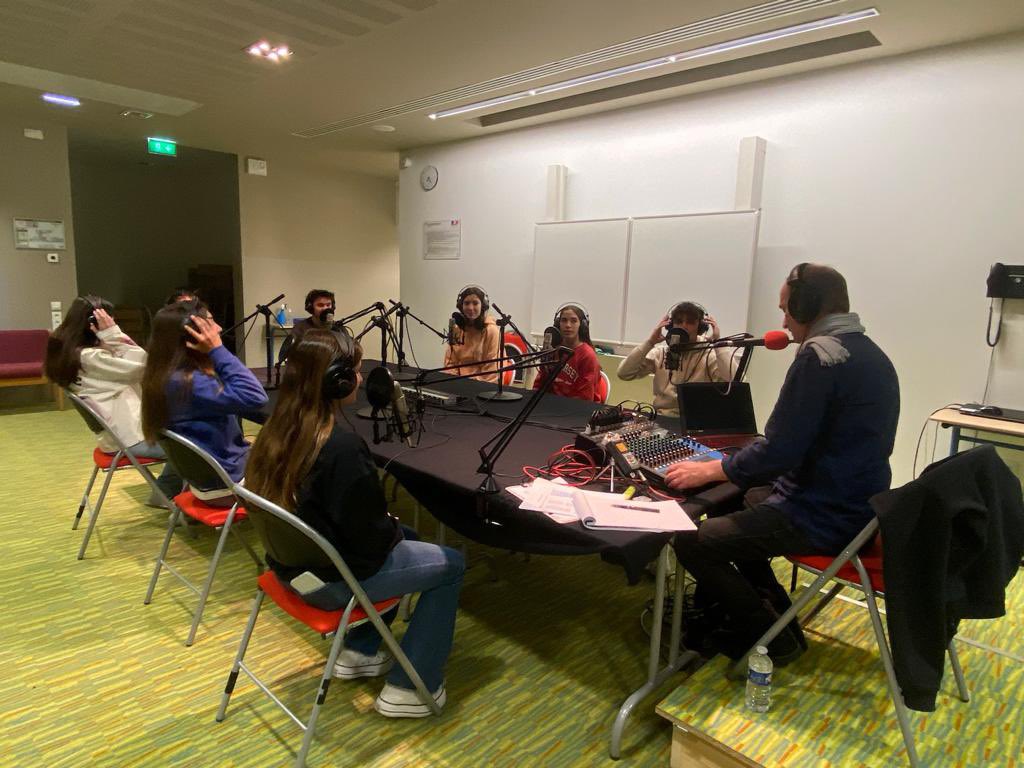 ErasmusVila's tweet image. All students have the opportunity to explain the learnings from this @EUErasmusPlus. A good tool to listen to each other and feel the importance of their own voices 
#ErasmusATope #radioprogramme #bounding
@INS_Vilamajor