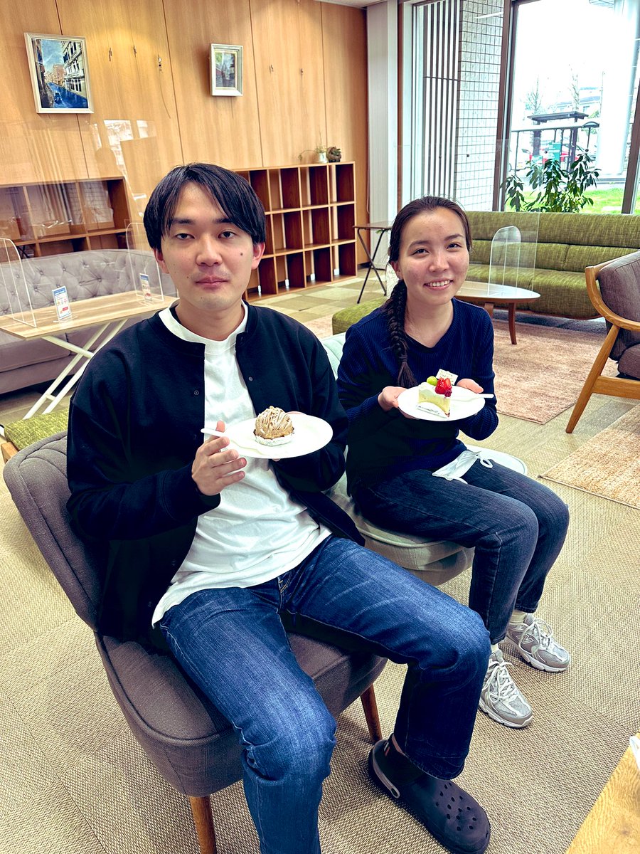 madhurasrao24's tweet photo. Ending the research FY23 with cake and tea party for paper acceptance, graduation, and birthdays celebrations! 🥳 🍰 🎉 🌸
#labparty #mizunolab #scienceisfun #neurofolks #celebrations #Congratulations https://t.co/0cbDF8136g