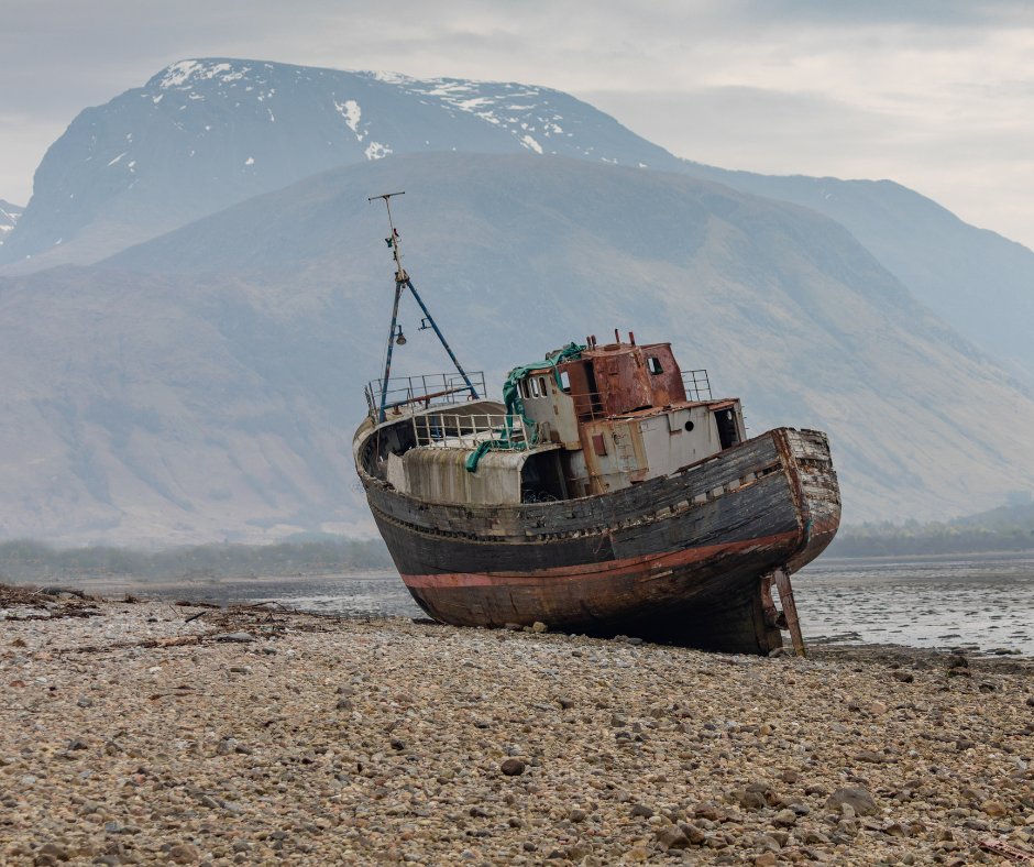 Have you tried our new Fort William Gin? 🏴󠁧󠁢󠁳󠁣󠁴󠁿 
Bold, assertive, and available to buy from our Bottle Shop in Fort William, and on our website.
Discover more: highlandliquorcompany.com/the-fort-willi…
#highlandliquorcompany  #gin #scottishgin #sevencrofts #ullapool #fortwilliam #gincollector