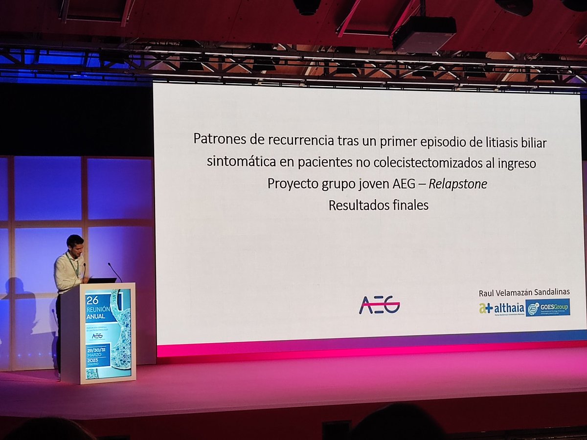 BlueTwit_erBird's tweet photo. #Velamacrack defendiendo RELAPSTONE. Buen jugador de basket, mejor investigador, y todavía mejor persona. Enhorabuena por el trabajo!!!! @raulvelamazan @aegastro  #26AEG https://t.co/1lN44Mt3No