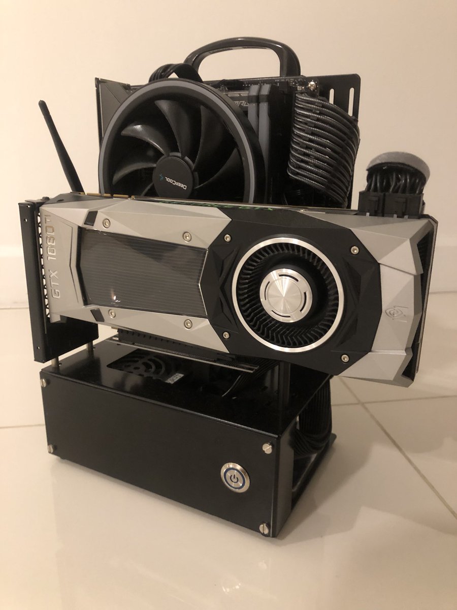 Ruriko24go's tweet photo. 引越し本番！
ワイのムッスメのPC

10400F
1080Ti FE
約11万円

#お前らのPCデスク周り晒してけ 
#お前らのPCスベック晒してけ https://t.co/zmw6OuQ0FB