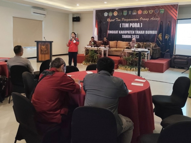 ImigrasiBJM_'s tweet photo. Rakor Timpora Tanah Bumbu, Partisipasi dan Peran Aktif Stakeholder Jadi Kunci Pengawasan Orang Asing
@kumham_kalsel
#KumhamKalsel
#FaisolAli
Kanwil Kemenkumham Kalsel
Faisol Ali https://t.co/ntkCofOITV