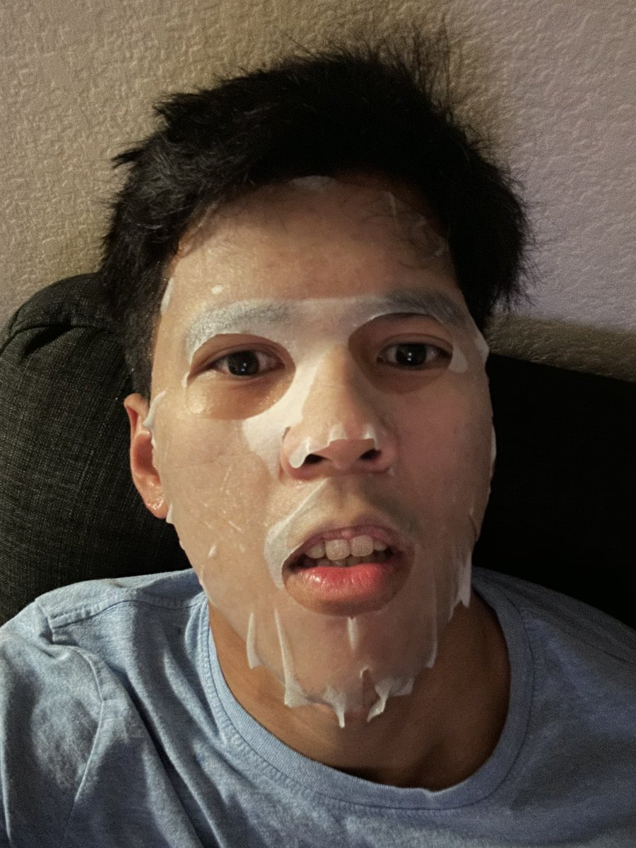 JarelRev's tweet image. Dont forget to hydrate ur face lol 😂