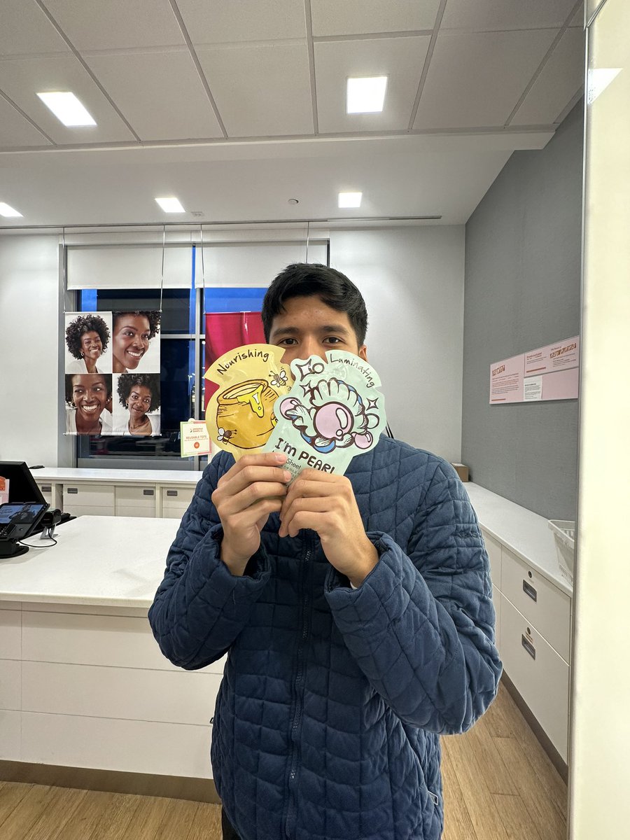 JarelRev's tweet image. Dont forget to hydrate ur face lol 😂